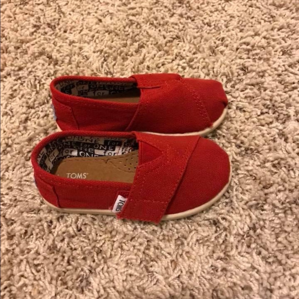 Tiny Toms size 6